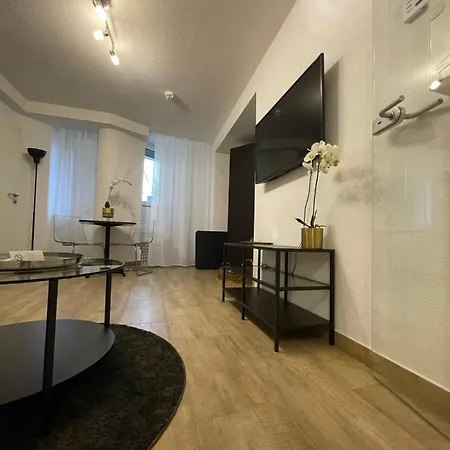 1 Apartment *